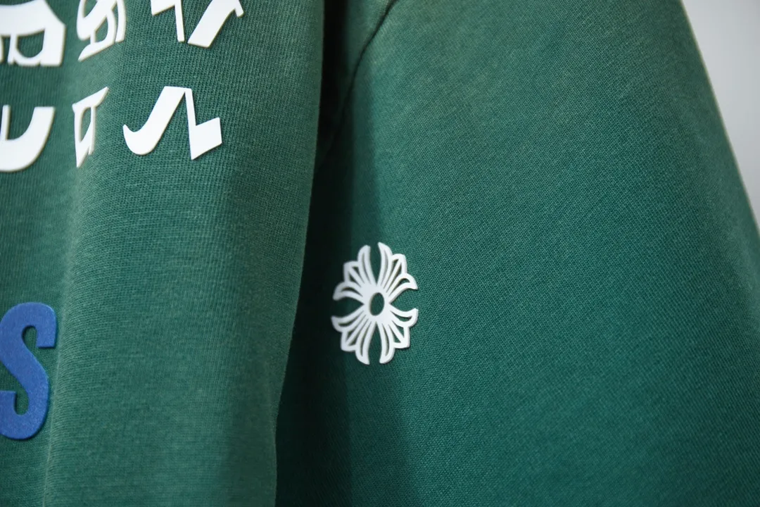 🅿️210 Ch*ome Hearte 25SS early spring new model Three-dimensional thick version of Croix heart logo short sleeves Light luxury essential item for daily commuting for men and women Correct version Welcome to compare Detailed features · 320g 100% pure cotton double yarn jersey fabric · Custom dyed in the same vat with special thickened 32 pieces double-ply 1X1 thread · Three-dimensional thick version of Croix heart logo printing · Ready-to-wear dyeing Then do the faded fried snowflake process, then wash it to make it look old · General washing to improve the effect · Double-needle stitching and cross-stitch process · Original main mark, washed tag, brand moisture-proof paper packaging Color: white/black/green/blue Size: S/M/L/XL